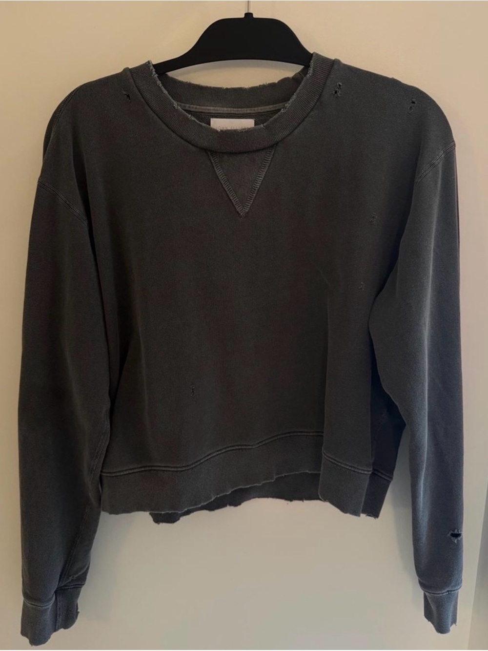 John Elliott
Woman’s
Folsom Distressed Cropped Sweatshirt
Medium
Grey